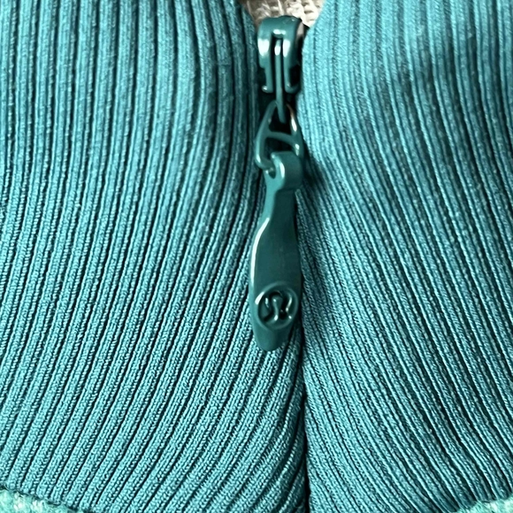 Lululemon Wee Stripe Forage Teal Dark Fuel Kanto Catch Me 1/2 Zip Size 8. Rare!! - Picture 3 of 8